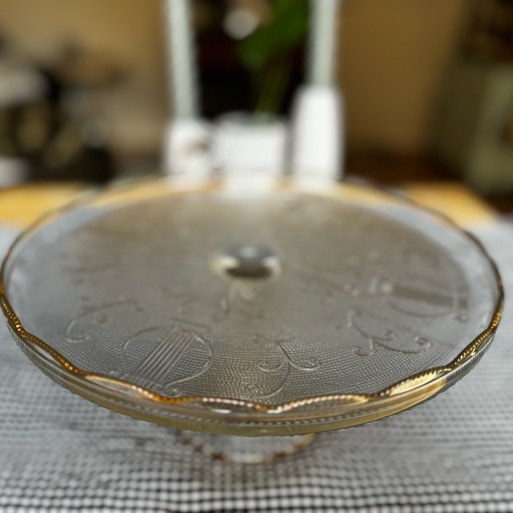 JEANNETTE Harp & Scallop Detail Cake Plate